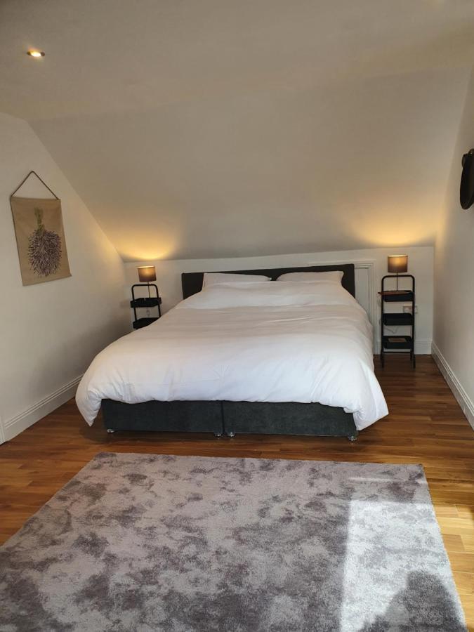 Captivating 1-Bed Apartment In Cloyne Корк Экстерьер фото